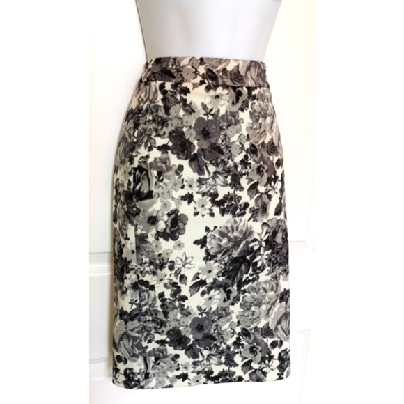 NWOT Mack + Liam pencil skirt black and white rose floral - Picture 2 of 10